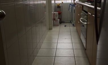 vendo de un dormitorio con estacionamiento