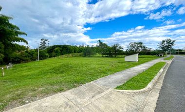 Extraordinario lote con 2053 m2 en Cerritos Condominio Campestre con vista al bosque al Bosque y a los Guaduales. Pereira.