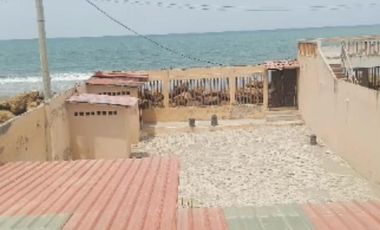 se vende Casa Frente al Mar los Gilces de crucita