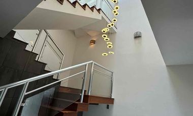 Casa en venta dentro de frac privado  lomas verdes zona sur pte de la ciudad