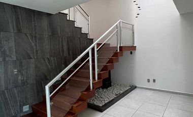 Casa en venta dentro de frac privado  lomas verdes zona sur pte de la ciudad