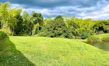 Majestuoso lote de 3000 m2 con vista al lago y al bosque en Malabar Condominio Campestre. Cerritos. Pereira