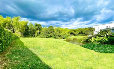 Majestuoso lote de 3000 m2 con vista al lago y al bosque en Malabar Condominio Campestre. Cerritos. Pereira