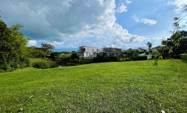 Majestuoso lote de 3000 m2 con vista al lago y al bosque en Malabar Condominio Campestre. Cerritos. Pereira