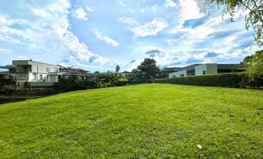 Majestuoso lote de 3000 m2 con vista al lago y al bosque en Malabar Condominio Campestre. Cerritos. Pereira