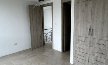 URB. VILANOVA, CASA EN ALQUILER.