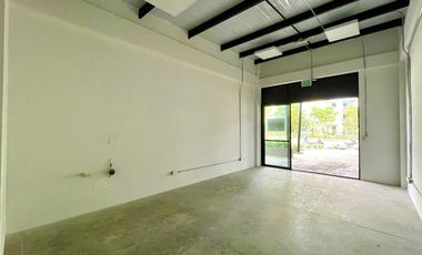 Extraordinario local con 33 m2 internos y 12 m2 de terraza en Koa Mall en la Macarena. Dosquebradas.