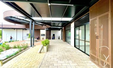 Extraordinario local con 33 m2 internos y 12 m2 de terraza en Koa Mall en la Macarena. Dosquebradas.