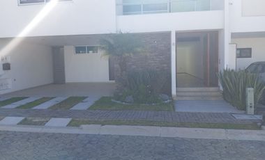 Hermosa Casa en Venta 3 Recamaras Lomas Angelopolis