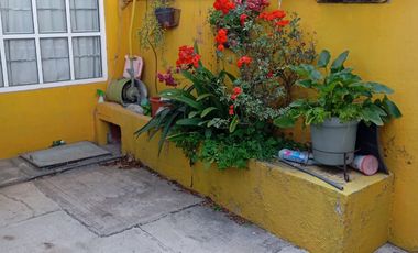 BONITA CASA DE UNA PLANTA EN VILLA DE LAS FLORES COACALCO