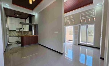 Rumah Mewah Gress 2 Lantai Dekat ke UMS ATMI Solo Kota
