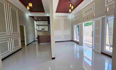 Rumah Mewah Gress 2 Lantai Dekat ke UMS ATMI Solo Kota