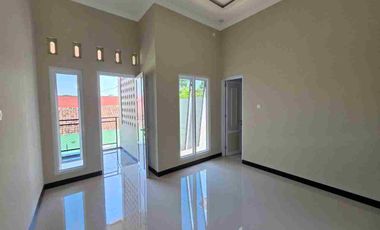 Rumah Mewah Gress 2 Lantai Dekat ke UMS ATMI Solo Kota