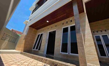 Rumah Mewah Gress 2 Lantai Dekat ke UMS ATMI Solo Kota