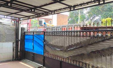 DISEWAKAN RMH PINGGIR JLN RAYA PEKAPURAN. DEPAN KOMPLEK CGR 1, CIMANGGIS TAPOS DEPOK