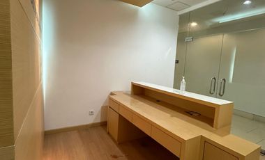 Disewakan Office Space / Kantor Fully Furnished 128m2 di APL Tower Central Park Jakarta Barat