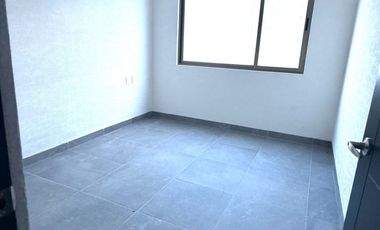 CASA EN RENTA EN CACALOMACAN, TOLUCA, EN PRIVADA CON  PORTON ELECTRICO, EN EL PRIMER CUADRO