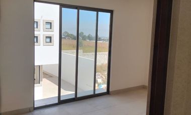 CASA EN RENTA EN CACALOMACAN, TOLUCA, EN PRIVADA CON  PORTON ELECTRICO, EN EL PRIMER CUADRO