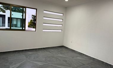 CASA EN RENTA EN CACALOMACAN, TOLUCA, EN PRIVADA CON  PORTON ELECTRICO, EN EL PRIMER CUADRO
