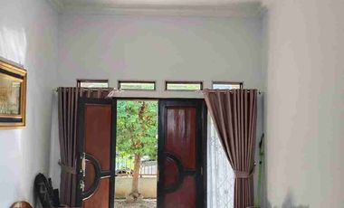 rumah strategis d komplek