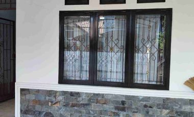 rumah strategis d komplek