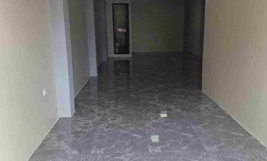 Alquilo Local 60m2 av Benjamin Carrion.