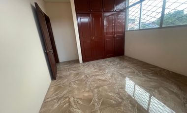CIUDADELA ALBORADA SEXTA ETAPA VENDO PRECIOSA Y AMPLIA VILLA DOS PLANTAS, CINCO DORMITORIOS, OPORTUNIDAD POR VIAJE
