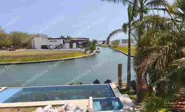 VENDO RESIDENCIA DE LUJO CON PANELES SOLARES EN EL FRACCIONAMIENTO EL DORADO