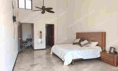 VENDO RESIDENCIA DE LUJO CON PANELES SOLARES EN EL FRACCIONAMIENTO EL DORADO