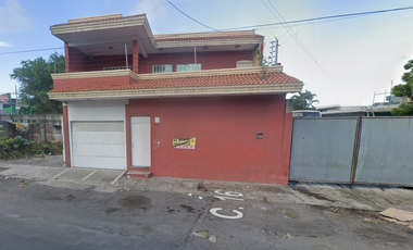 CASA EN VENTA EN POCITOS Y RIVERA A 15 MIN. DEL ACUARIO DEL PUERTO DE VERACRUZ.