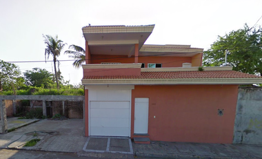 CASA EN VENTA EN POCITOS Y RIVERA A 15 MIN. DEL ACUARIO DEL PUERTO DE VERACRUZ.