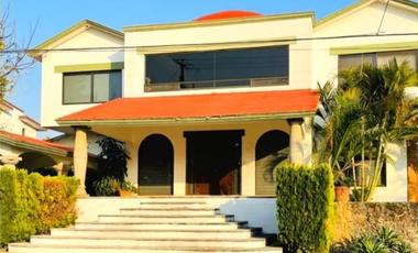 VENDO PRECIOSA CASA EN EXCLUSIVO FRACCIONAMIENTO EN LOMAS DE COCOYOC