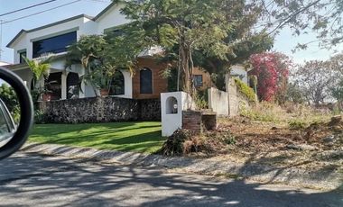 VENDO PRECIOSA CASA EN EXCLUSIVO FRACCIONAMIENTO EN LOMAS DE COCOYOC