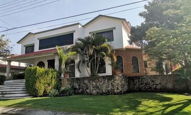 VENDO PRECIOSA CASA EN EXCLUSIVO FRACCIONAMIENTO EN LOMAS DE COCOYOC