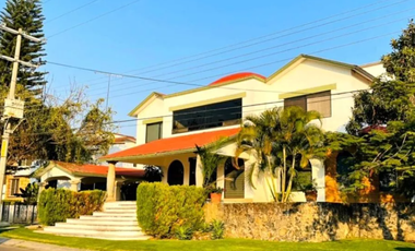 VENDO PRECIOSA CASA EN EXCLUSIVO FRACCIONAMIENTO EN LOMAS DE COCOYOC