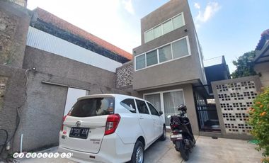 RUMAH INDUSTRIAL DI CIGADUNG DAGO BANDUNG Desain Unik dan Lokasi Strategis