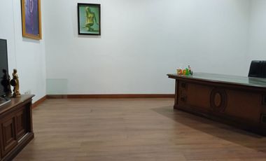 Rumah ex kantor Pluit luas 1.328 m, parkiran luas, rapi