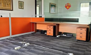 Rumah ex kantor Pluit luas 1.328 m, parkiran luas, rapi