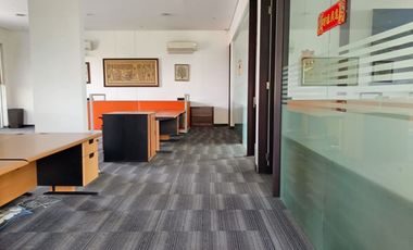 Rumah ex kantor Pluit luas 1.328 m, parkiran luas, rapi