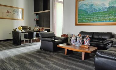 Rumah ex kantor Pluit luas 1.328 m, parkiran luas, rapi