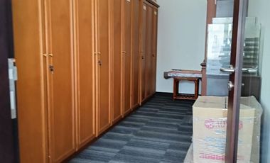 Rumah ex kantor Pluit luas 1.328 m, parkiran luas, rapi