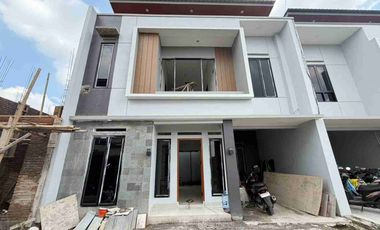 Rumah Modern 2 Lt Seharga 1 Lt Dekat Goro Assalam dan UMS di Skh