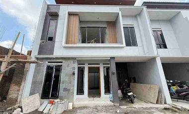 Rumah Modern 2 Lt Seharga 1 Lt Dekat Goro Assalam dan UMS di Skh