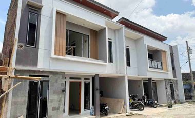 Rumah Modern 2 Lt Seharga 1 Lt Dekat Goro Assalam dan UMS di Skh