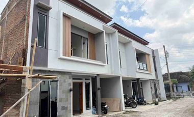 Rumah Modern 2 Lt Seharga 1 Lt Dekat Goro Assalam dan UMS di Skh
