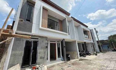 Rumah Modern 2 Lt Seharga 1 Lt Dekat Goro Assalam dan UMS di Skh