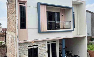 Rumah Modern 2 Lt Seharga 1 Lt Dekat Goro Assalam dan UMS di Skh