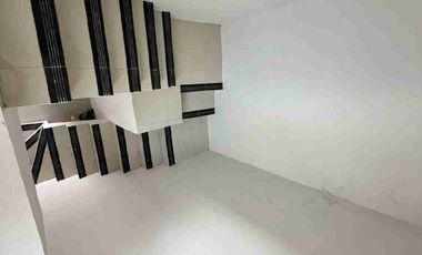 Rumah Modern 2 Lt Seharga 1 Lt Dekat Goro Assalam dan UMS di Skh