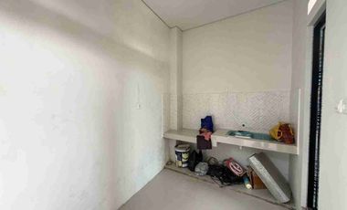 Rumah Modern 2 Lt Seharga 1 Lt Dekat Goro Assalam dan UMS di Skh