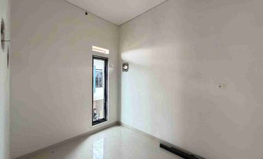 Rumah Modern 2 Lt Seharga 1 Lt Dekat Goro Assalam dan UMS di Skh